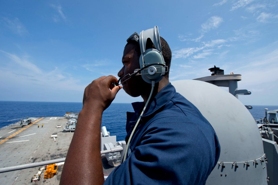 USS Bonhomme Richard 121012-N-XY604-011