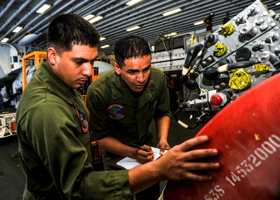 USS BOXER (LHD 4) 131116-N-GM561-032 (10943350753)