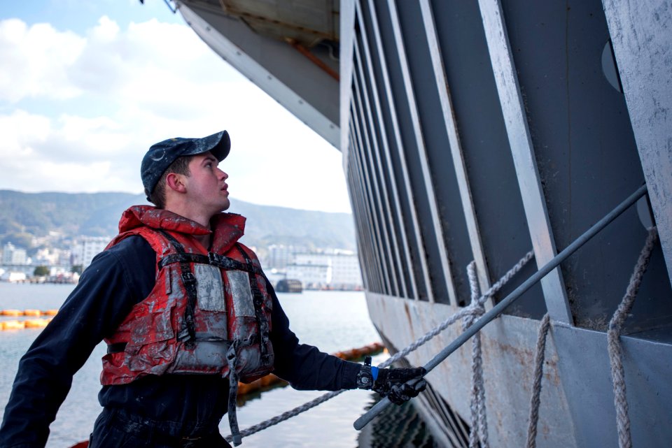 USS Bonhomme Richard (LHD 6) Sailors Painting Around the Ship 170113-N-TH560-109