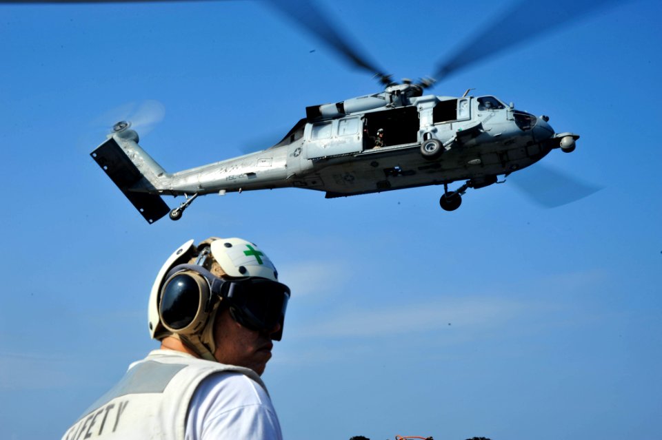 USS BOXER (LHD 4) 131123-N-SS492-086 (11043617364)