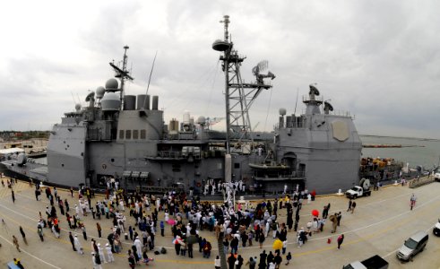 US Navy 090511-N-8907D-358 Family and friends welcome home Sailors assigned to the guided-missile cruiser USS Leyte Gulf (CG 55) during homecoming celebrations after a seven-month deployment photo