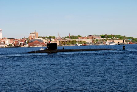 US Navy 090513-N-8750E-193 The Virginia-class submarine USS Hawaii (SSN 776) transits the Thames River, enroute to her new homeport of Naval Station Pearl Harbor, Hawaii