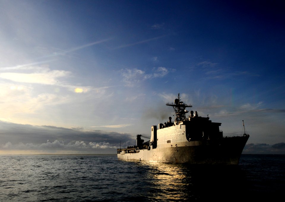 US Navy 090515-N-5345W-382 The amphibious dock landing ship USS Fort McHenry (LSD 43) is anchored off the coast of North Carolina while embarking personnel and equipment from the 22nd Marine Expeditionary Unit (22 MEU)