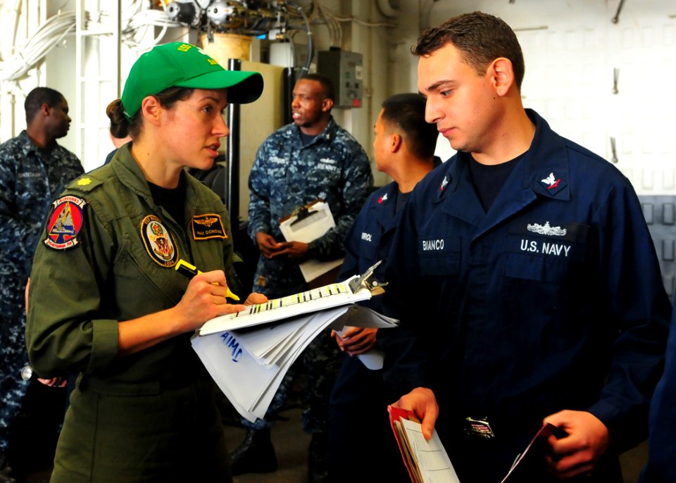 USS BOXER (LHD 4) 140123-N-PZ713-016 (12146947256)