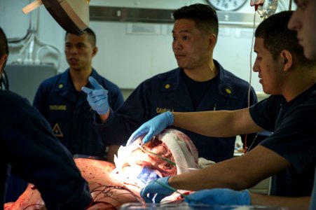 USS BOXER (LHD 4) 140105-N-JP249-039 (11815925266)