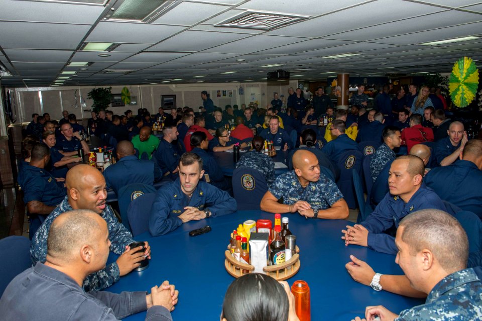 USS BOXER (LHD 4) 131112-N-VO234-010 (10835878253)