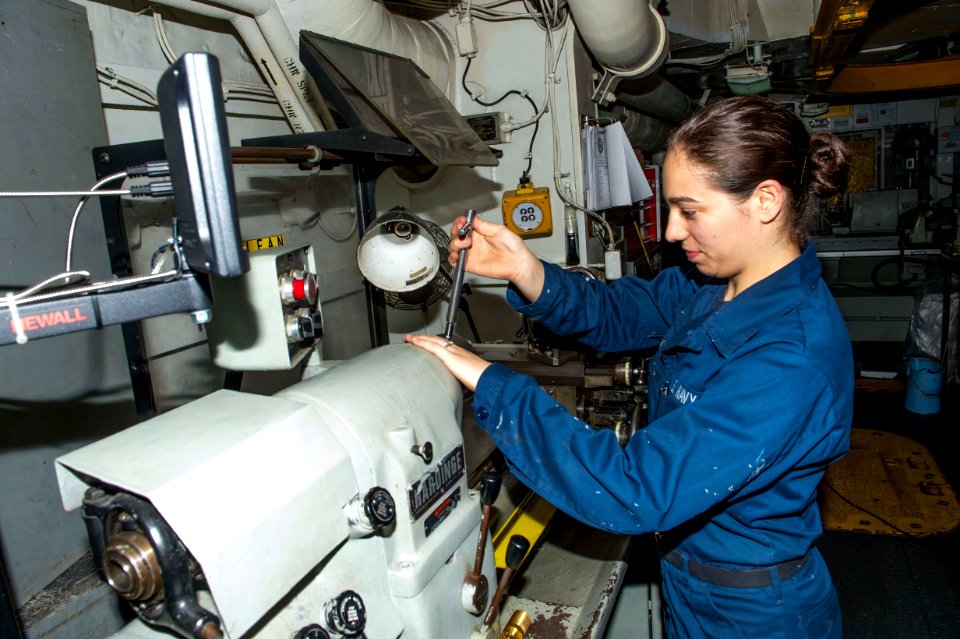 USS BOXER (LHD 4) 131109-N-VO234-005 (10833312555)