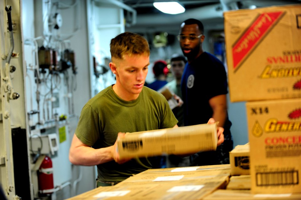 USS BOXER (LHD 4) 140207-N-SS492-107 (12382106363)