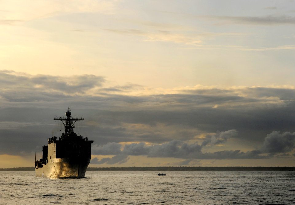 US Navy 090515-N-5345W-461 The amphibious dock landing ship USS Fort McHenry (LSD 43) is anchored off the coast of North Carolina while embarking personnel and equipment from the 22nd Marine Expeditionary Unit (22 MEU)
