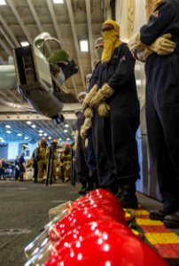 USS BOXER (LHD 4) 131221-N-MK881-007 (11490344944)