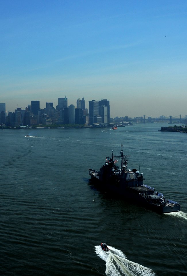US Navy 090520-N-8907D-269 ) The guided-missile cruiser USS Vella Gulf (CG 72) transits the Hudson River during the Parade of Ships as part of Fleet Week New York City 2009 photo