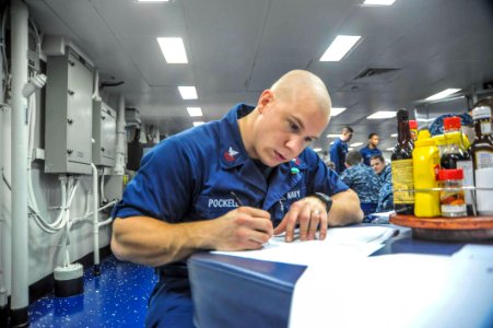 USS BOXER (LHD 4) 140130-N-QP351-001 (12337525955)