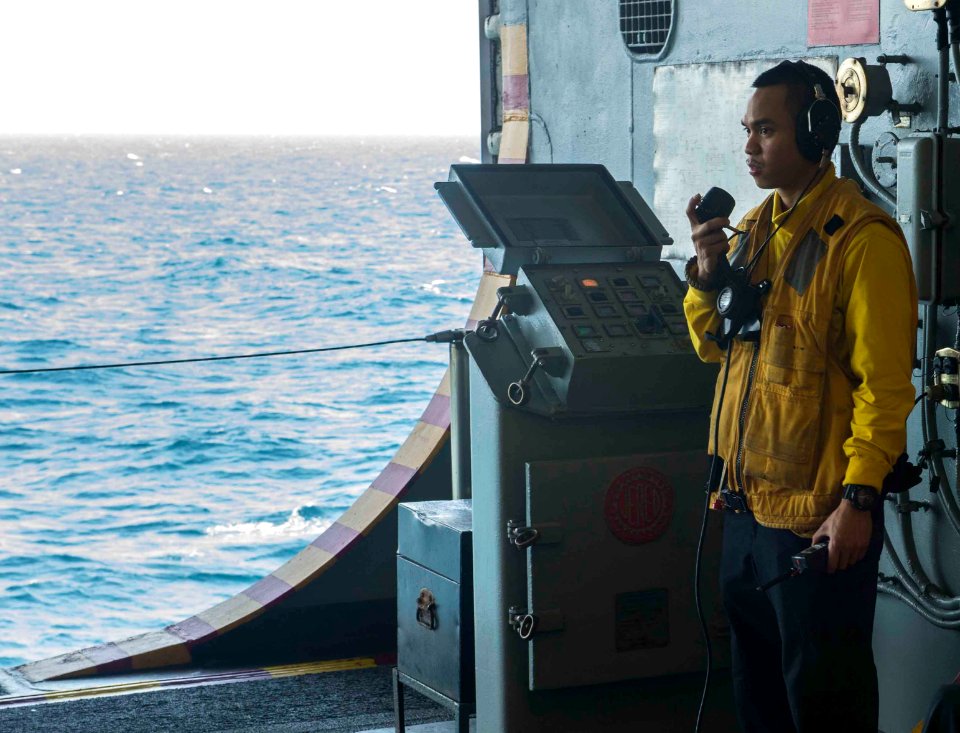 USS BOXER (LHD 4) 140128-N-MK881-371 (12339689553)