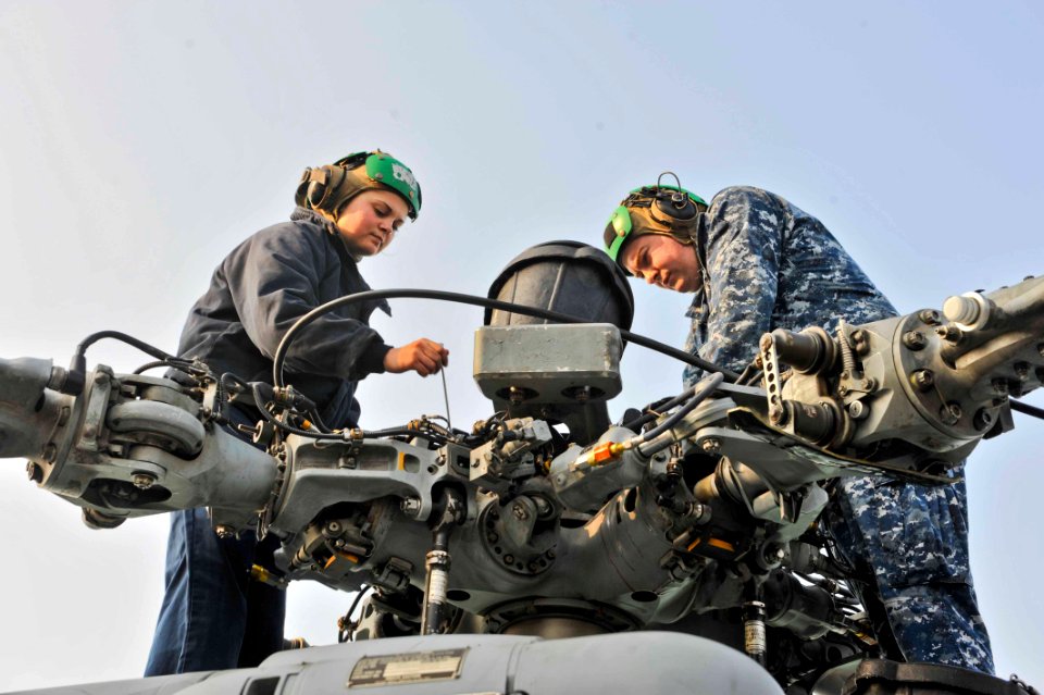 USS BOXER (LHD 4) 140120-QP351-051 (12434396805)
