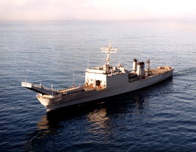 USS Bristol County (LST-1198) underway off the coast of Southern California on 13 November 1986 (6449820)