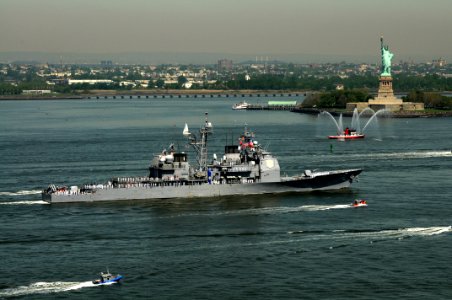 US Navy 090520-N-8907D-258 The guided-missile cruiser USS Vella Gulf (CG 72) transits the Hudson River during the Parade of Ships as part of Fleet Week New York City 2009 photo