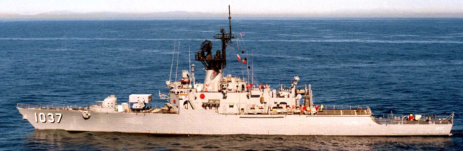 USS Bronstein (FF-1037) underway at sea off the coast of Southern California (USA) on 24 November 1986 (6449827)