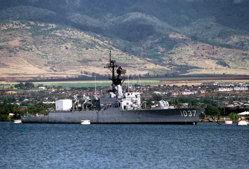 USS Bronstein (FF-1037) laid up at Pearl Harbor in 1991