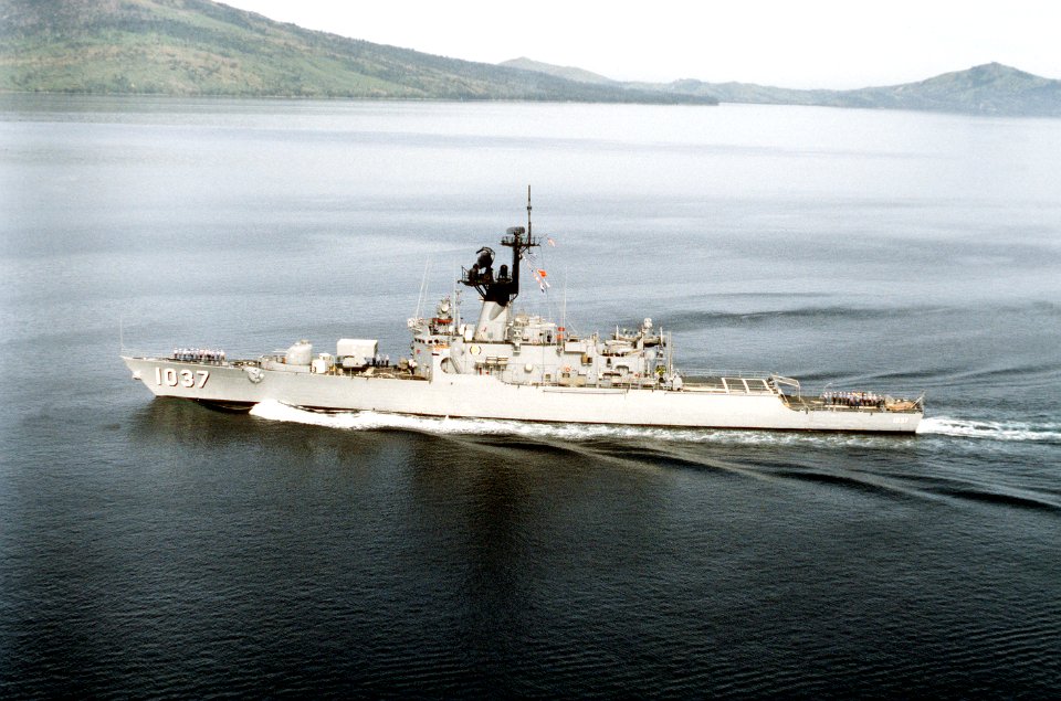 USS Bronstein (FF-1037) port beam