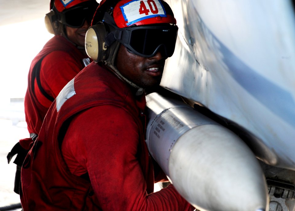 US Navy 090526-N-9988F-419 Aviation Ordnanceman 3rd Class Harold Doe mounts ordnance on an F-A-18E Super Hornet aboard the aircraft carrier USS Dwight D. Eisenhower (CVN 69)