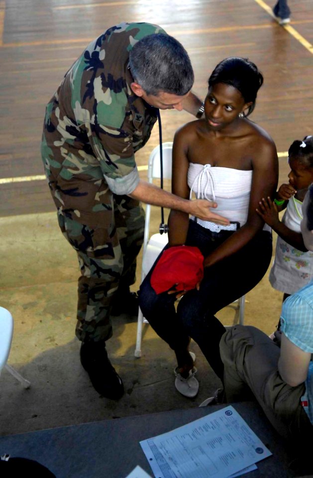 US Navy 090526-F-7923S-068 Capt. Jeff Cole, a general practitioner embarked aboard the Military Sealift Command hospital ship USNS Comfort (T-AH 20), diagnoses a patient at Puerto Pilard Gymnasium during a Continuing Promise 20