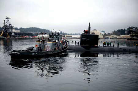 USS Bremerton returns for namesake visit 150225-N-JY507-049