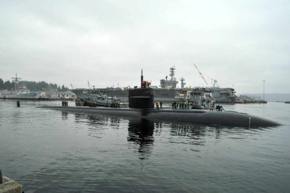 USS Bremerton returns for namesake visit 150225-N-EC099-117