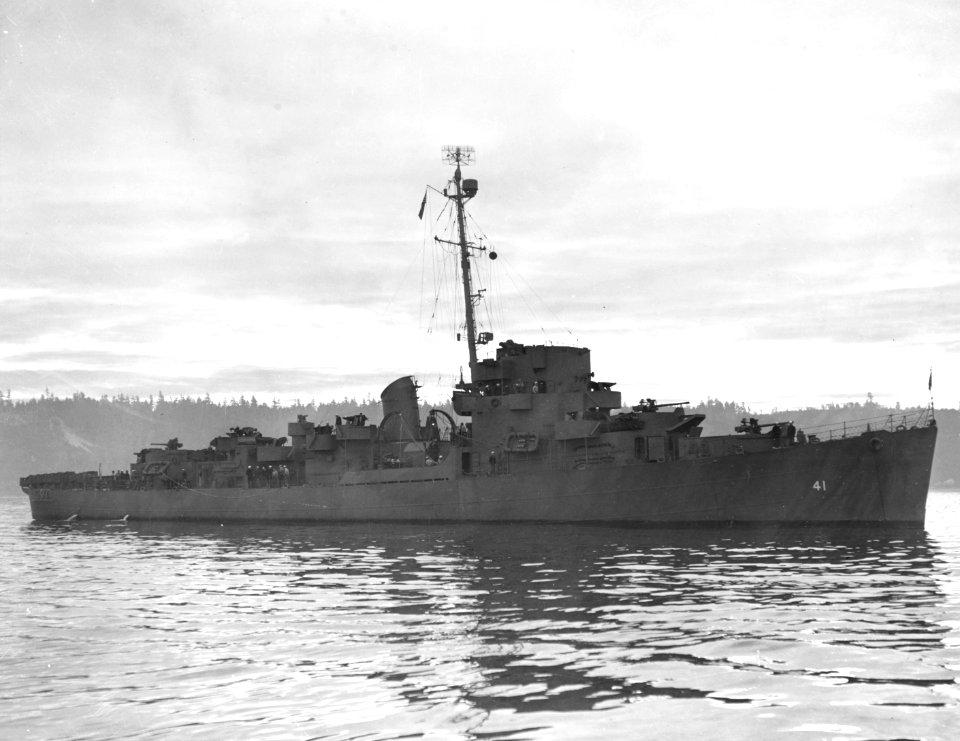 USS Brackett (DE-41) off the Puget Sound Naval Shipyard on 1 November 1943 (19-N-53904)