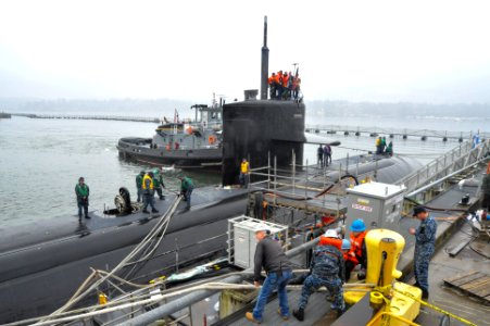 USS Bremerton returns for namesake visit 150225-N-EC099-278