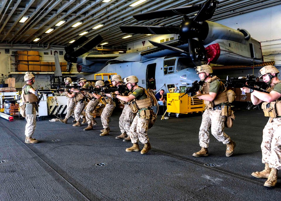 USS Boxer (LHD 4) 140310-N-GM561-106 (13183231074)