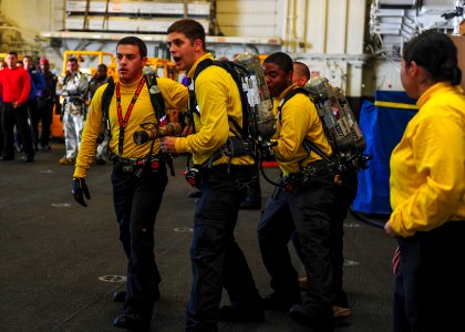 USS Boxer operations 130905-N-PZ713-052