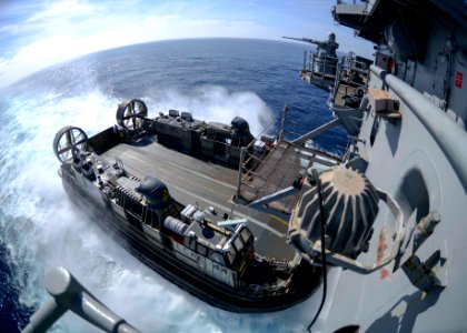 USS Boxer conducts well deck operations. (21878389011)