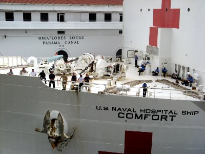 US Navy 090603-N-0000X-005 The military Sealift Command hospital ship USNS Comfort (T-AH 20) makes her way through the Panama Canal to cross into the Pacific Ocean photo