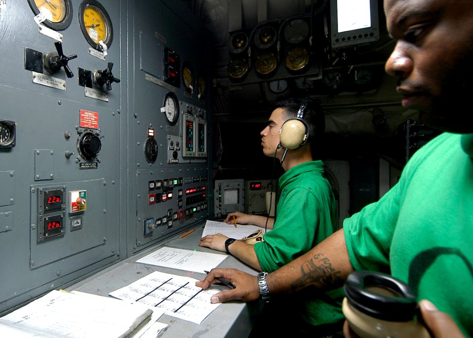 US Navy 090530-N-6720T-025 Aviation Boatswain's Mate (Equipment) Airman Luis Latorre, left. and Aviation Boatswain's Mate (Equipment) 3rd Class Robert McLendon monitor the charging panel of catapult three