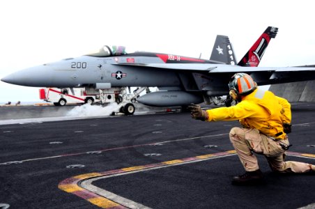 US Navy 090601-N-3946H-063 An F-A-18E Super Hornet assigned to the