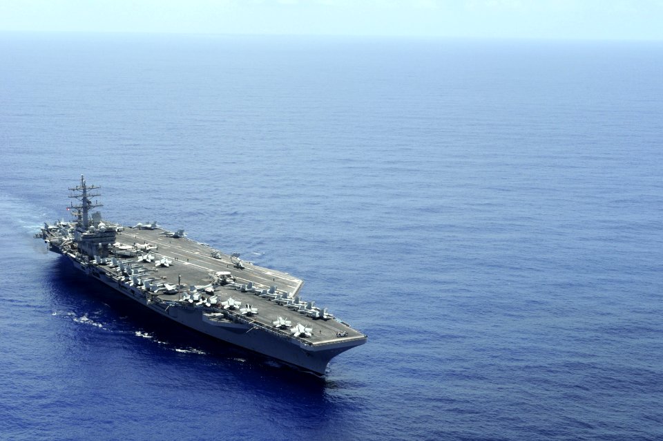 US Navy 090608-N-3659B-075 The aircraft carrier USS Ronald Reagan (CVN 76) steams through the Pacific Ocean