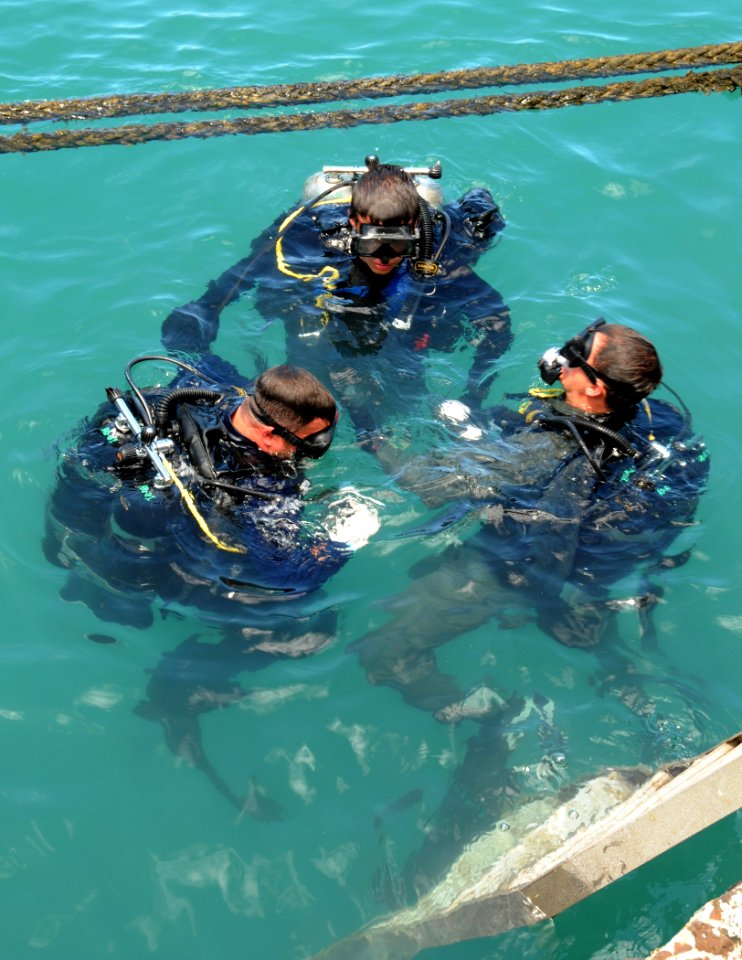 US Navy 090608-N-3666S-092 Personnel assigned to Pearl Harbor-based SEAL Delivery Vehicle Team 1 (SDVT-1) participate in World Oceans Day event at Honolulu Harbor