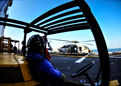 USS BOXER (LHD 4) 140225-N-SV688-131 (12851614693)