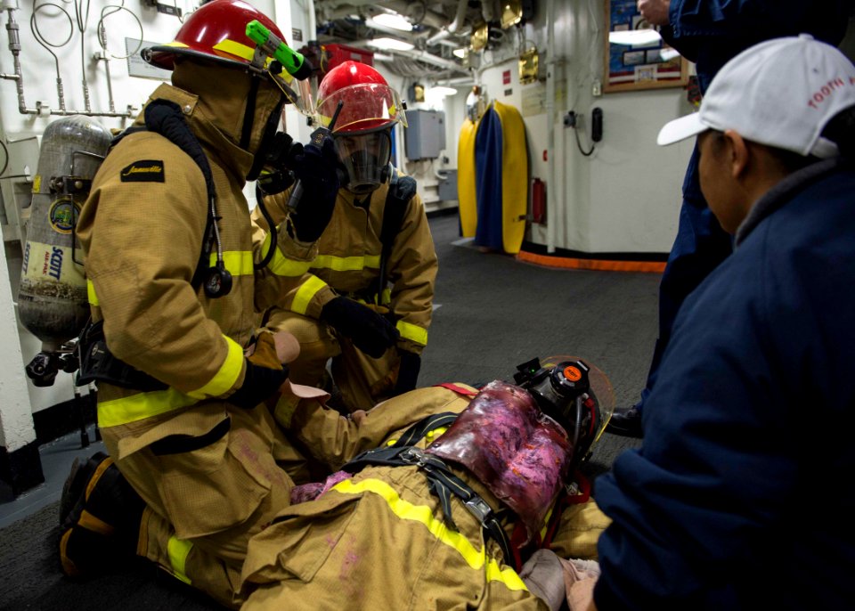 USS BOXER (LHD 4) 140222-N-MK881-444 (12832185823)