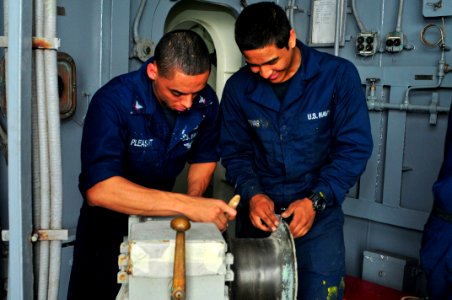 USS BOXER (LHD 4) 140219-N-PZ713-016 (12713976924)