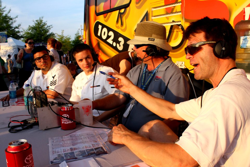 US Navy 090606-N-8110K-045 Chattanooga talk radio host Kevin West interviews Musician 1st Class Jeremy Bustillos
