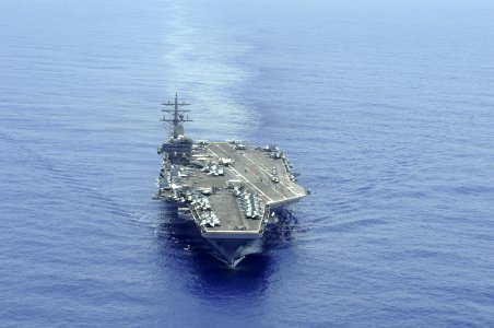 US Navy 090608-N-3659B-166 The aircraft carrier USS Ronald Reagan (CVN 76) steams through the Pacific Ocean