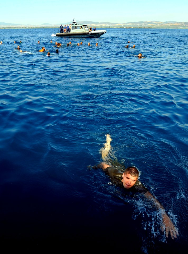 US Navy 090606-N-5345W-119 A Marine assigned to the 22nd Marine Expeditionary Unit (22 MEU) swims towards the stern gate of the amphibious dock landing ship USS Fort McHenry (LSD 43) as Sailors and Marines enjoy a swim call