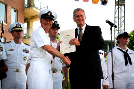 US Navy 090609-N-3271W-094 Chattanooga Mayor Ron Littlefield presents a Navy Week proclamation to Master Chief Petty Officer of the Navy (MCPON) Rick West for Chattanooga Navy Week