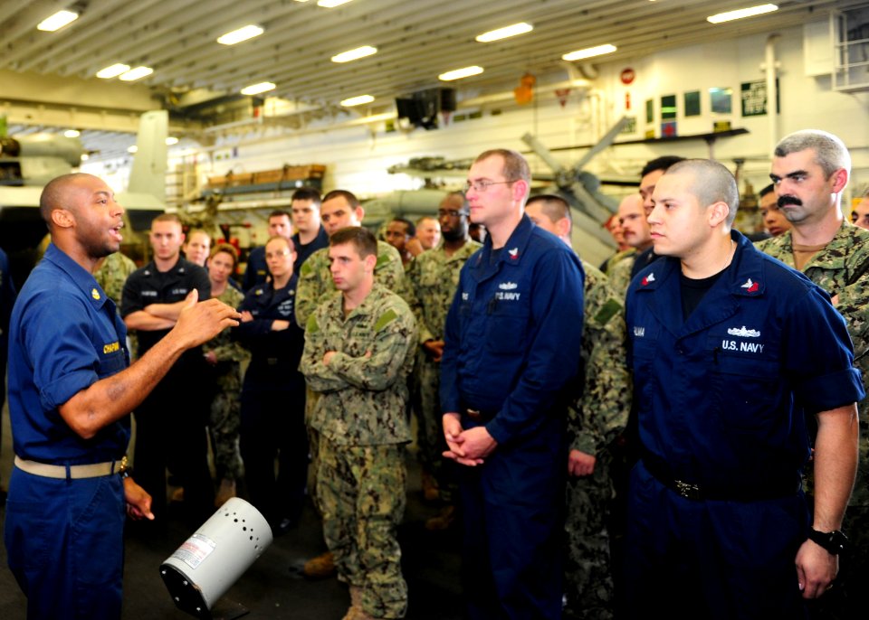 USS BOXER (LHD 4) 140219-N-OQ305-008 (12713730613)