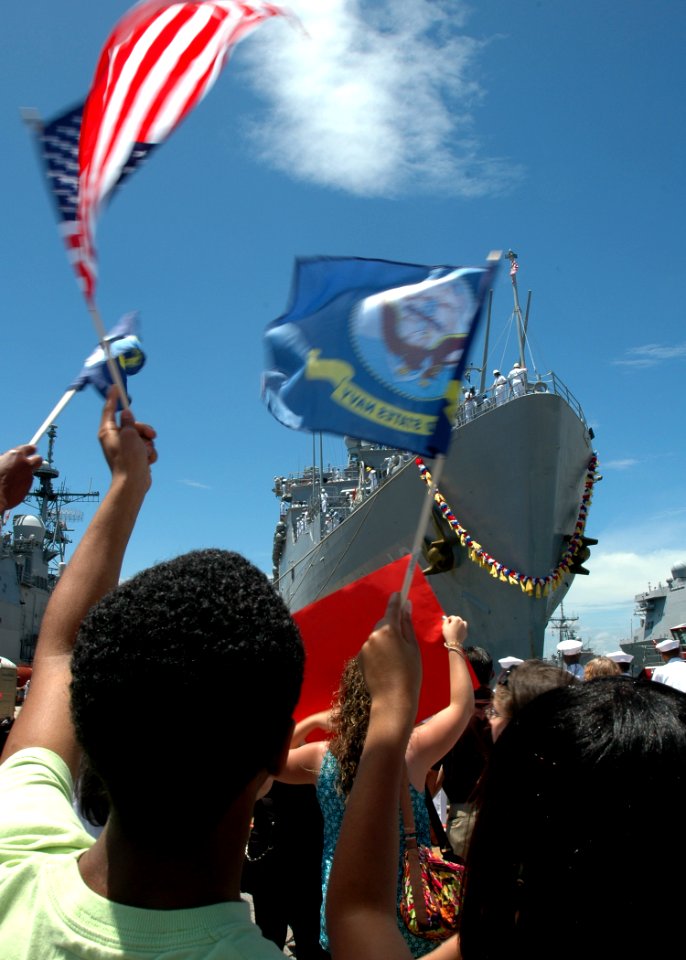 US Navy 090612-N-2456S-007 Friends and family members watch as USS Nashville (LPD 13) arrives at Naval Station Norfolk