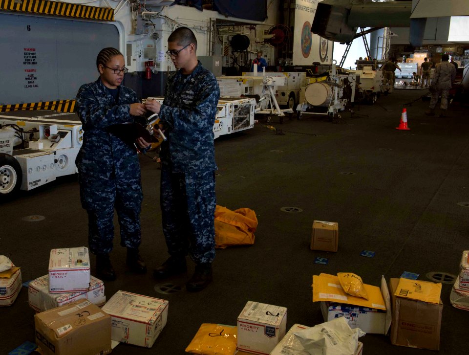 USS BOXER (LHD 4) 140128-N-MK881-372 (12338732393)