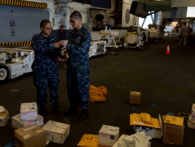 USS BOXER (LHD 4) 140128-N-MK881-372 (12338732393)