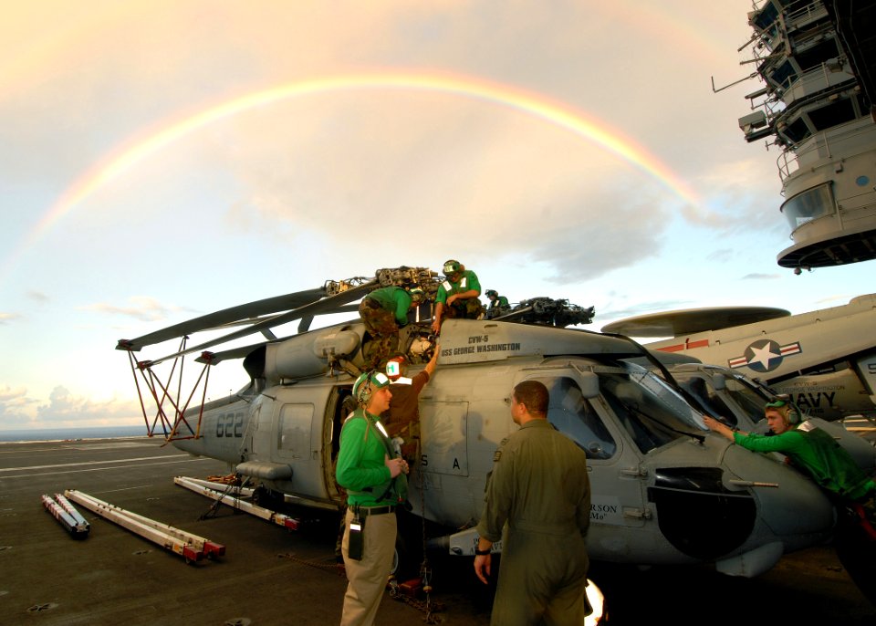 US Navy 090613-N-6720T-095 Sailors assigned to the