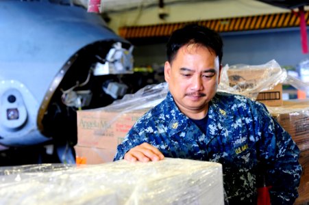USS BOXER (LHD 4) 140207-N-SS492-121 (12381953615)